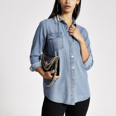 Blaues, verziertes Jeanshemd mit Kragen