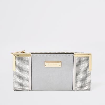 Porte-monnaie gris à rabat et coins métalliques à strass