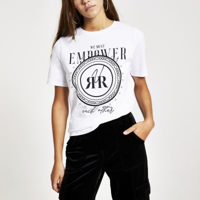 RI Petite - 'Empower' Wit T-shirt met siersteentjes
