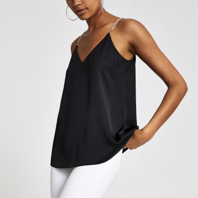 Zwarte cami met versierde bandjes