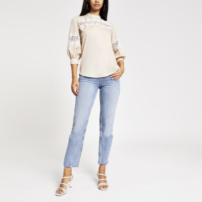 Beige top met kant en lange mouwen