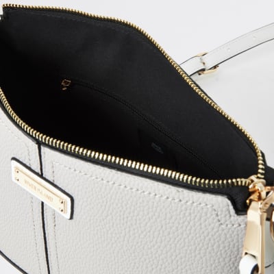 Sac gris à bandoulière avec boucles sur les côtés