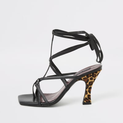 Zwarte sandalen met bandjes en luipaardprint