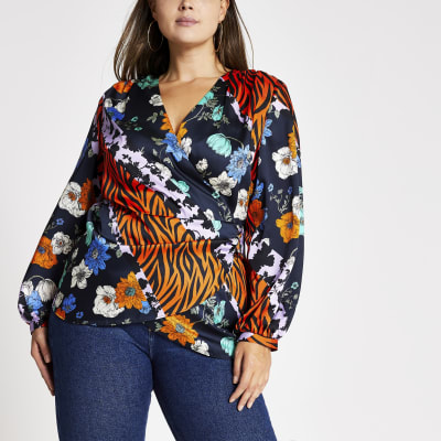 Plus Marineblaues, bedrucktes Wickeloberteil mit langen Ärmeln