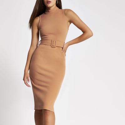 Beiges Bodycon-Midikleid mit hohem Kragen und Gürtel