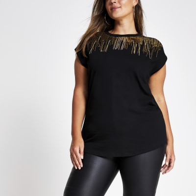 Plus schwarzes T-Shirt mit verziertem Ausschnitt