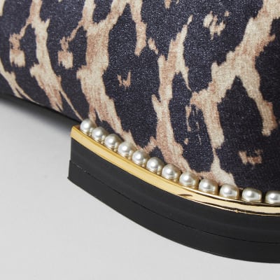 Chaussures à enfiler marron imprimé léopard à talon orné de perles