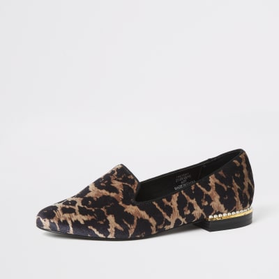 Slipper mit Leoprint und Perlenabsatz in Braun