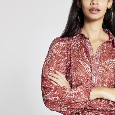 Rotes Langarmhemd mit Paisleymuster