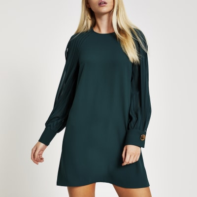 Grünes Swing-Kleid mit langen, transparenten Plissee-Ärmeln