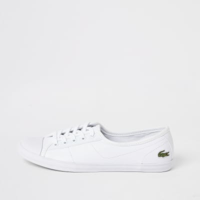 Lacoste – Baskets en cuir blanches à lacets