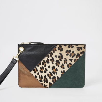 Groene leren clutch met kleurvlakken