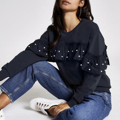 Petite - Sweatshirt in Marineblau mit Rüschenverzierung