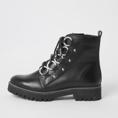 Schwarze, robuste Lederstiefel mit weiter Passform