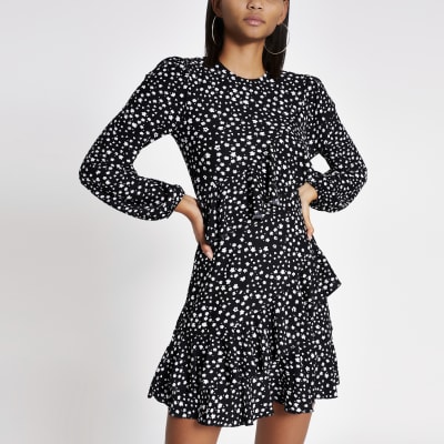 Zwarte swingjurk met print en ruches