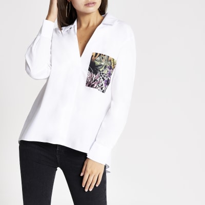 Wit oversized V-hals shirt met print