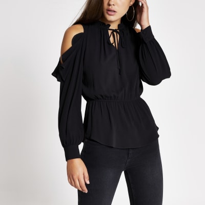 Zwarte schouderloze blouse met strik om hals