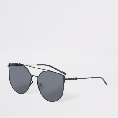 Black metal frame aviator sungasses