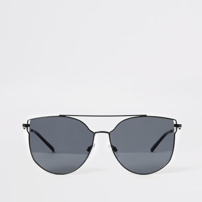 Black metal frame aviator sungasses