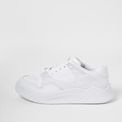 lacoste court slam trainers