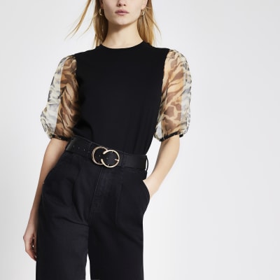 Zwart T-shirt met organzamouwen met dierenprint
