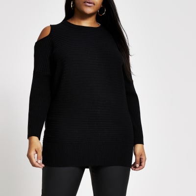Plus – Schwarzer Strickpullover im Rippenstrick mit Schulterausschnitten