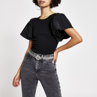 Zwart T-shirt met korte uitlopende mouwen