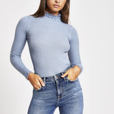 Top en maille avec col à volants côtelé bleu clair 