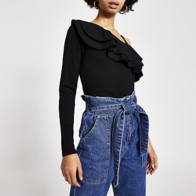 Zwarte poplin top met ontblote schouder en ruches