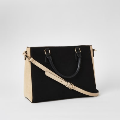 Schwarze Tote Bag mit Krokoprägung und T-Riemen