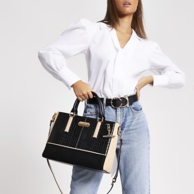 Schwarze Tote Bag mit Krokoprägung und T-Riemen