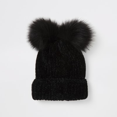 Black chenille faux fur pom pom beanie hat