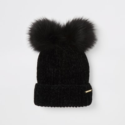 Black chenille faux fur pom pom beanie hat
