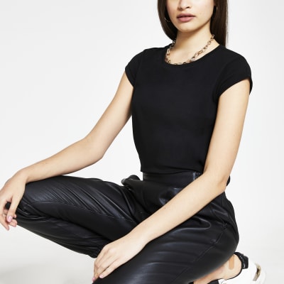 Black short turn-up sleeve T-shirt