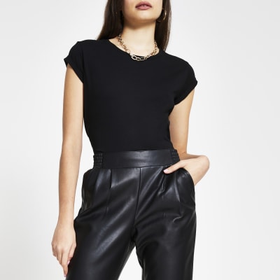 Black short turn-up sleeve T-shirt