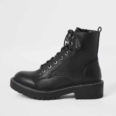 Robuste Wanderstiefel zum Schnüren in Schwarz mit weiter Passform