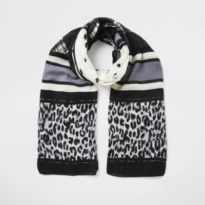 Zwarte sjaal met gemende print