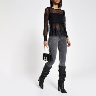 Zwarte kanten top van gefronste stof met lange mouwen