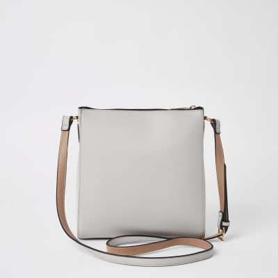 Sac à bandoulière gris avec monogramme RI en relief