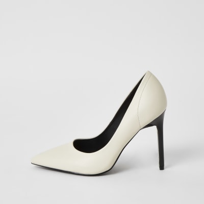 Pumps in weiter Passform