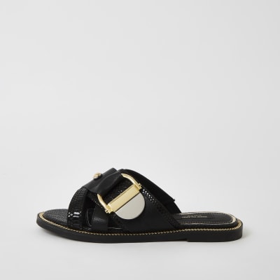 Zwarte sandalen met wijde pasvorm, bandjes, gesp en studs