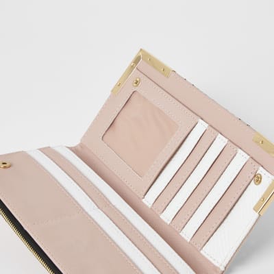 Portefeuille à rabat rose effet serpent en relief contrasté 