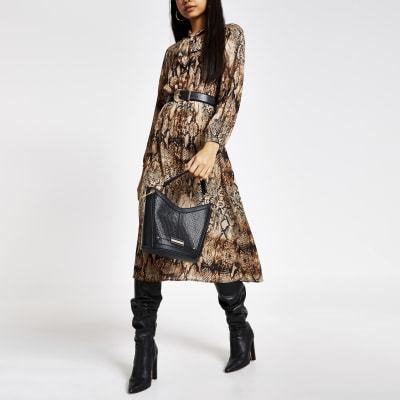 Black weave cross body bucket bag