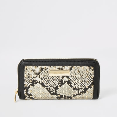 Beige portemonnee met rits rondom en slangenprint en studs