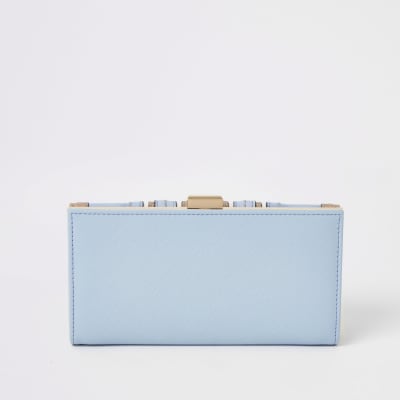 Blaue Geldbörse mit Schnappverschluss und Glitzerdetails