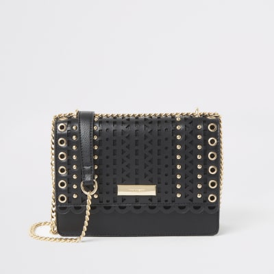 Zwarte crossbodysatchel met uitsnede en studs