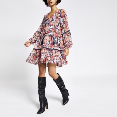 Langärmeliges, gesmoktes Kleid in Rosa mit Muster