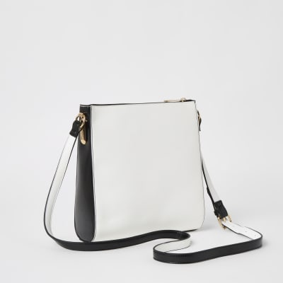 Witte crossbodytas met RI-logo in reliëf