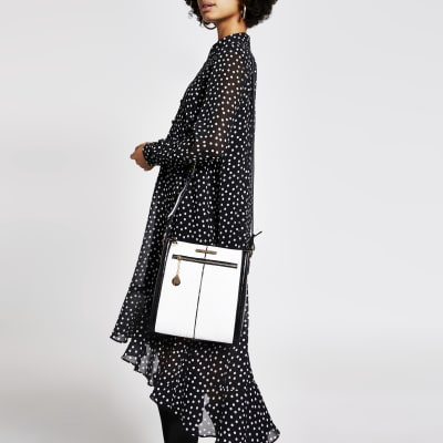 Witte crossbodytas met RI-logo in reliëf