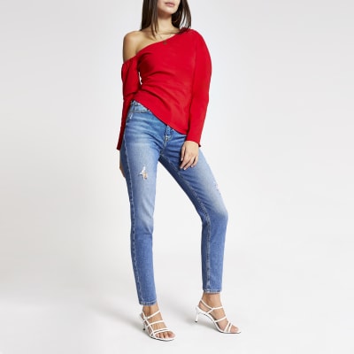 Rode asymmetrische schouderloze bardot top